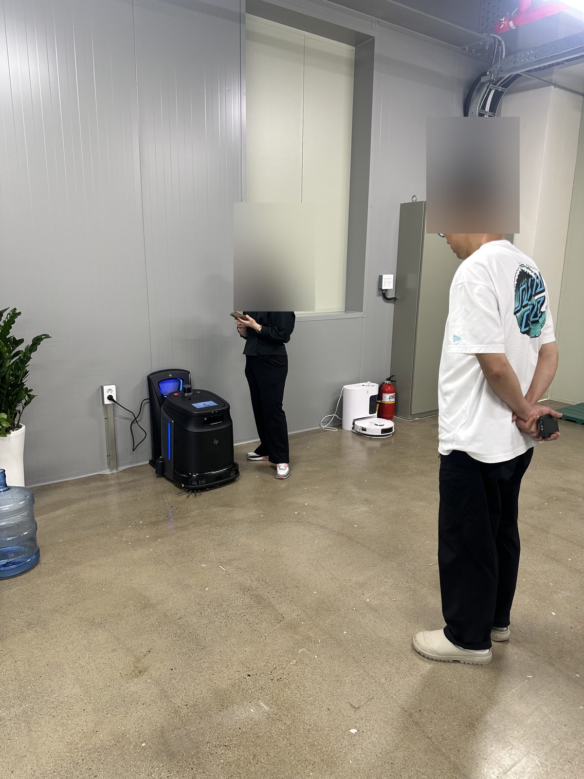 제약 물류 현장 청소로봇 도입 사례 — 에스디팜 Phantas 자율 바닥청소